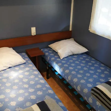 Camping Mobil-home Avec Terrasse Pour 4 Pers. - Api-1-52-1601 *